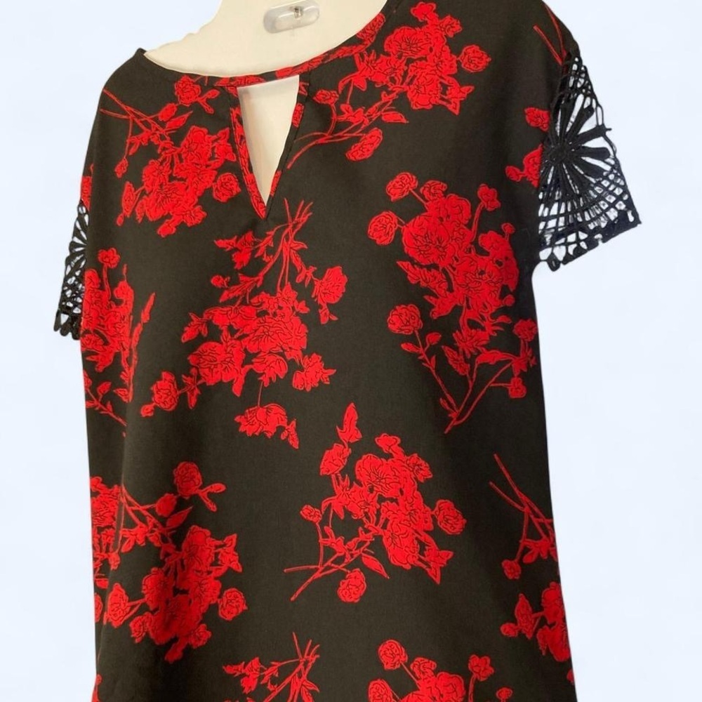 Red/black floral print blouse w lace sleeves & keyhole neckline XXL Shein